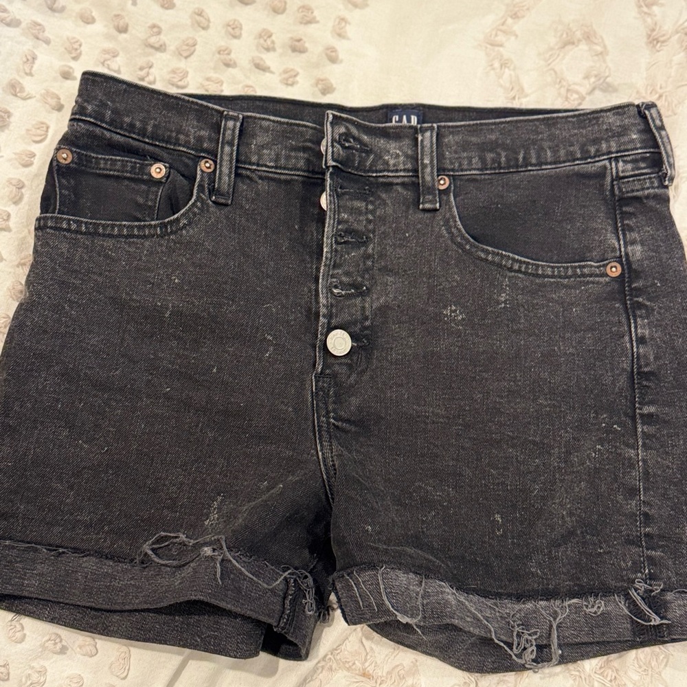 GAP Black Jean High RiseShorts Distressed 4”, size 28